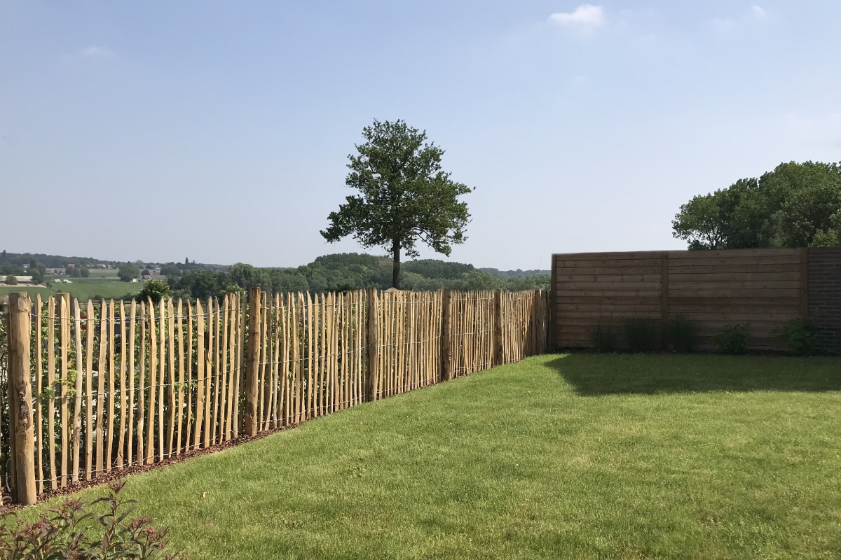 Comment installer une ganivelle pour clôturer votre jardin ?